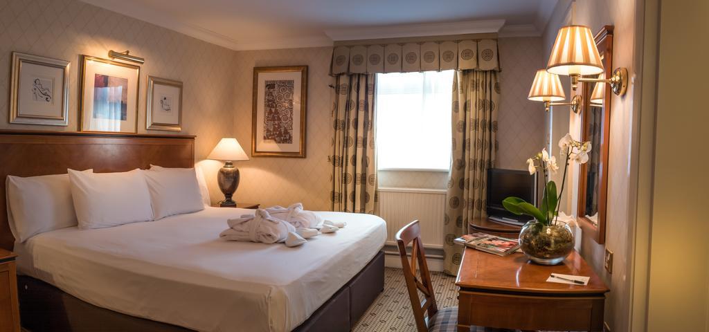 Deluxe Suite (Inc FREE PARKING, POOL & GYM)